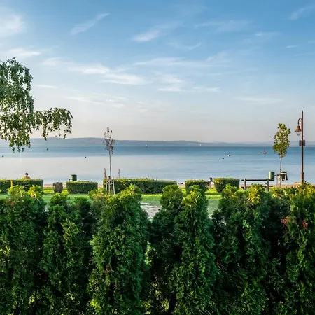 Myflat Club 218 Garden Wellness Apartmán *